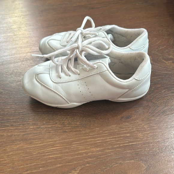 Girl Cheer Shoes - Picture 2 of 4